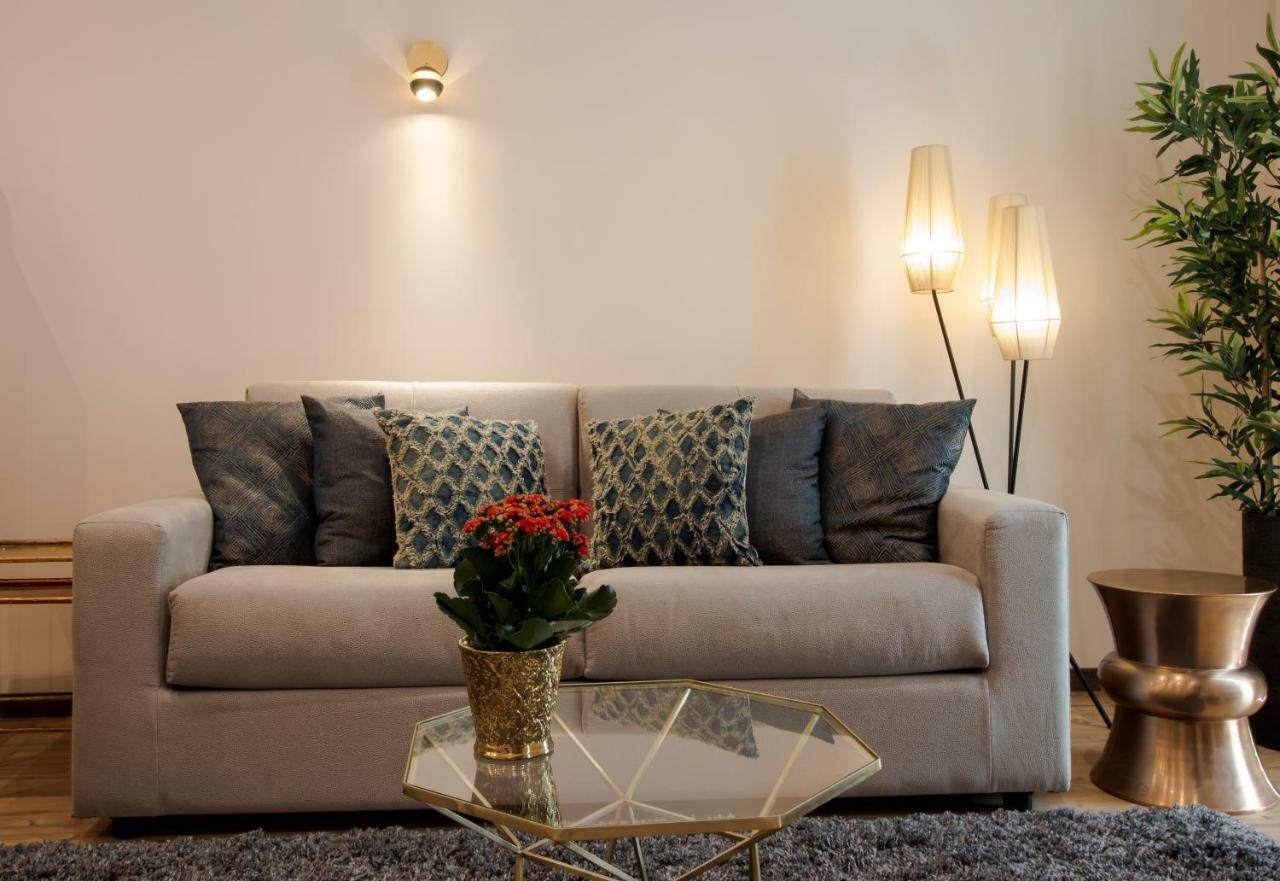 Apartamentos Rosa Do Bairro Alto Lisbona Esterno foto