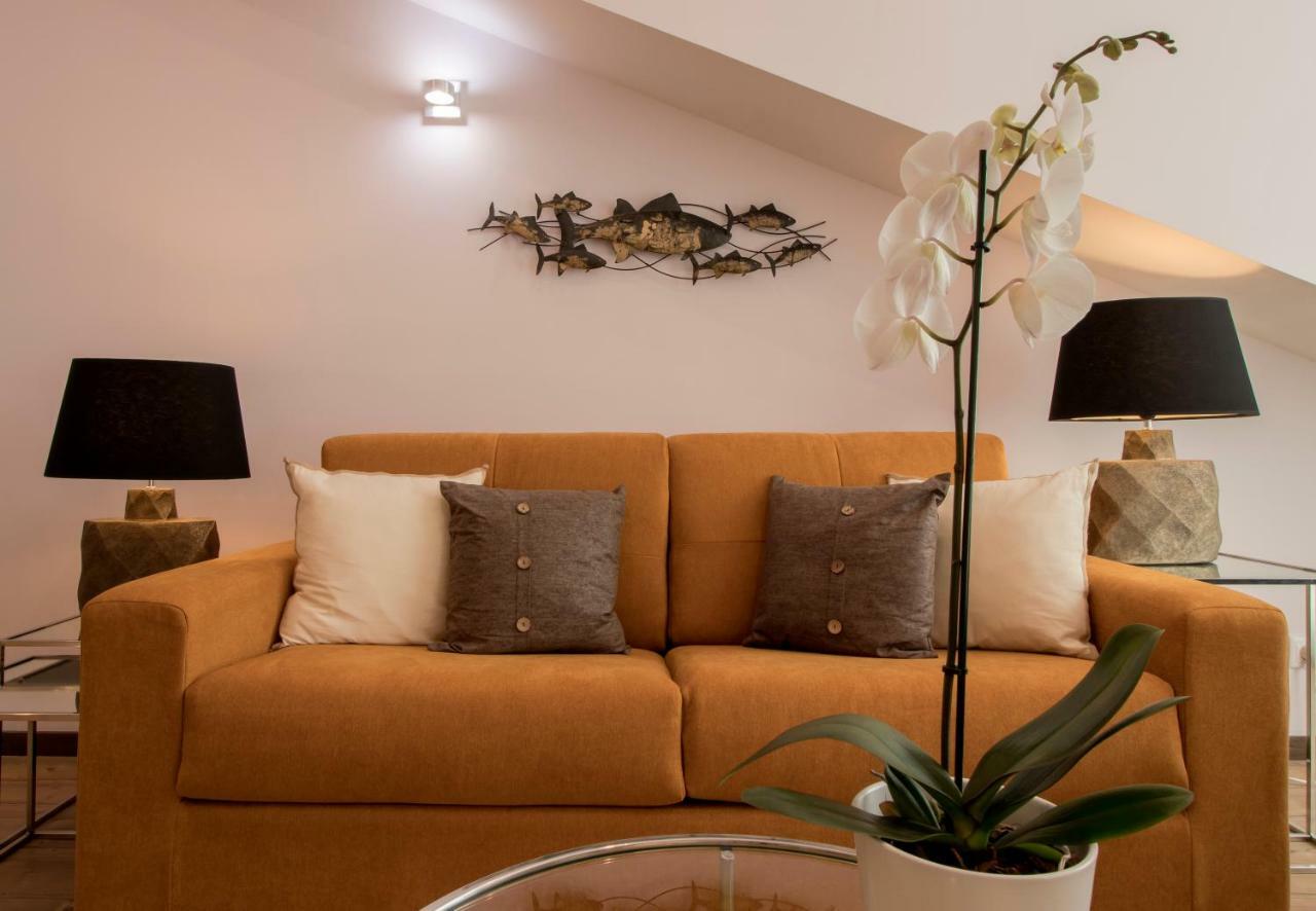Apartamentos Rosa Do Bairro Alto Lisbona Esterno foto